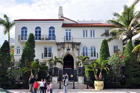 santo versace morto|who inherited gianni Versace estate.